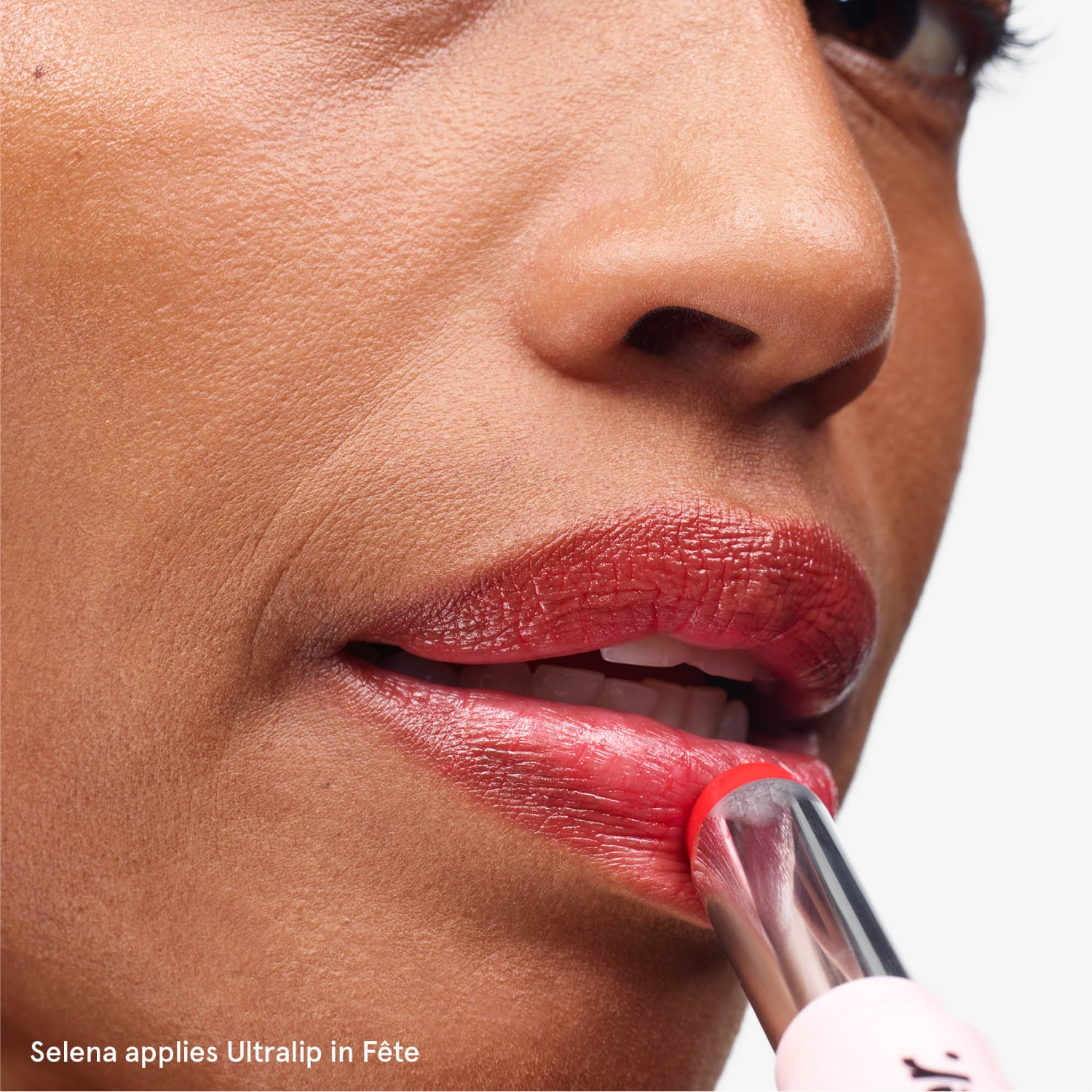 ULTRALIP HIGH SHINE LIPSTICK (LABIAL EN BARRA CON ÁCIDO HIALURÓNICO)